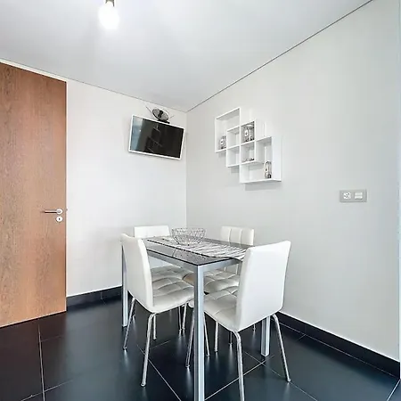 Villa Ribeiro Real 12 A *